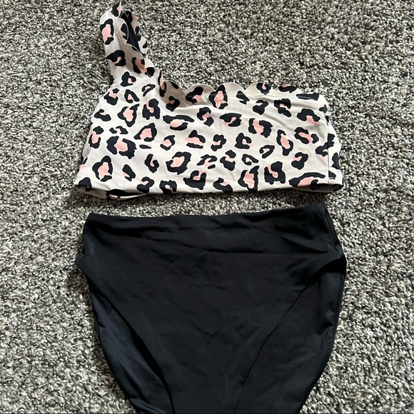 Chelsea28 Other - CHELSEA 28 One Shoulder Leopard Print High Leg Bikini
